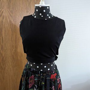 A FAN OF BOWKNOT CROP TOP IN BLACK